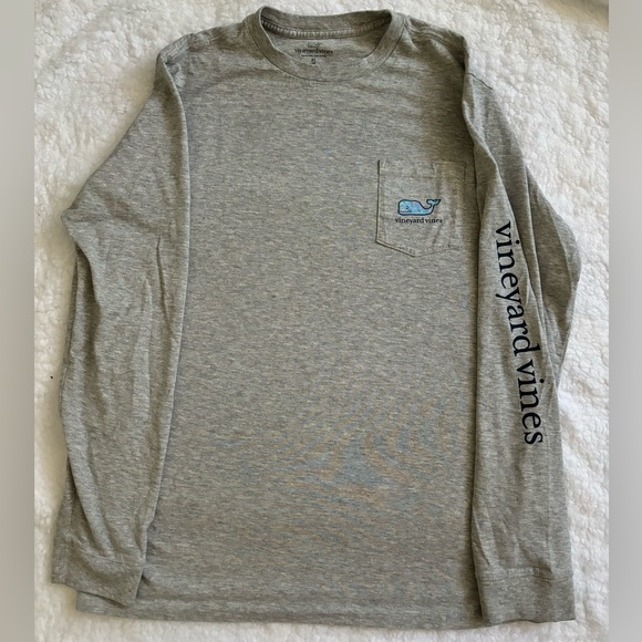 Island themed Vineyard Vines Tee - Picture 2 of 5